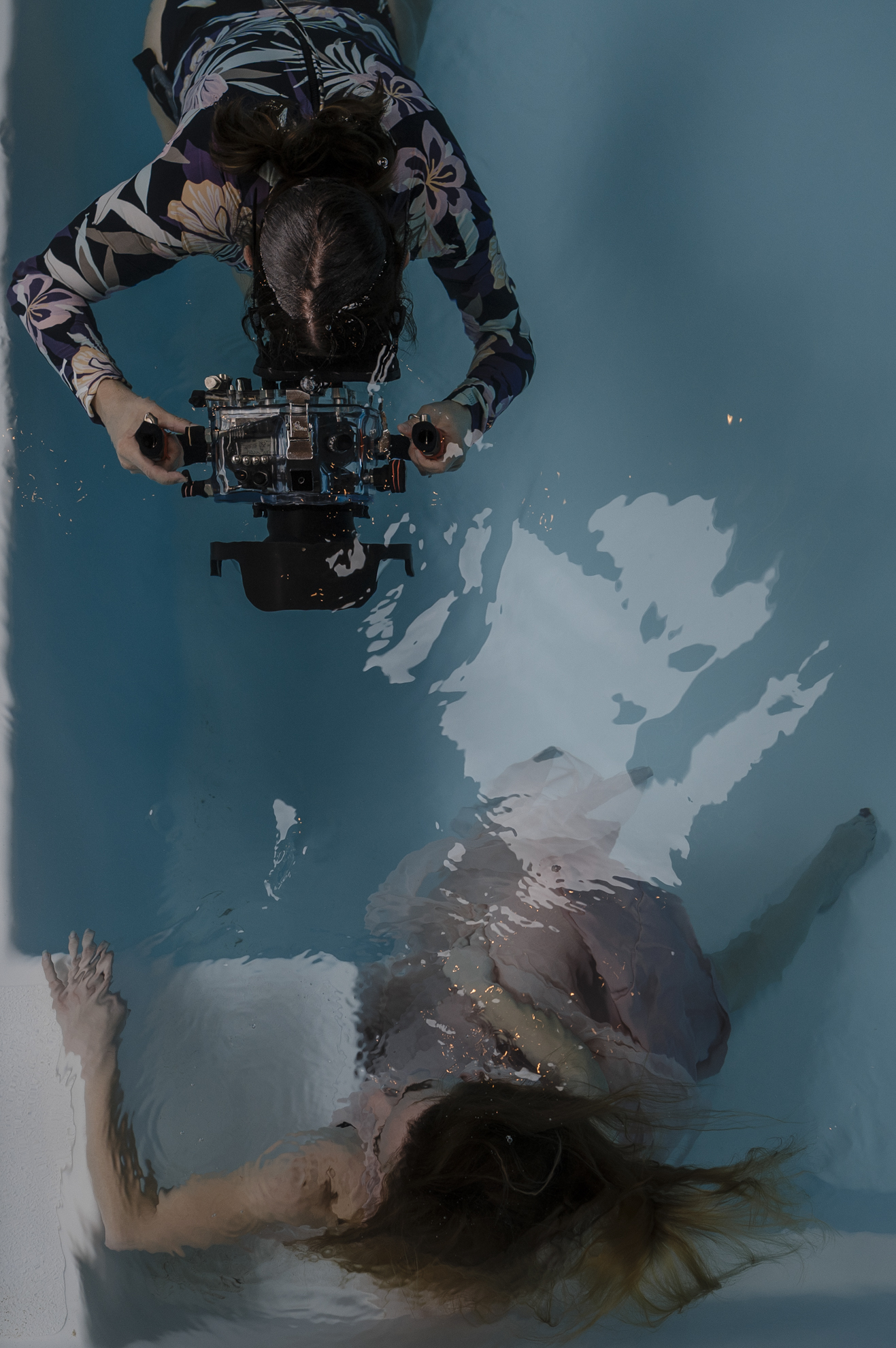 Backstage photographe aquatique nantes en pleine séance aqua