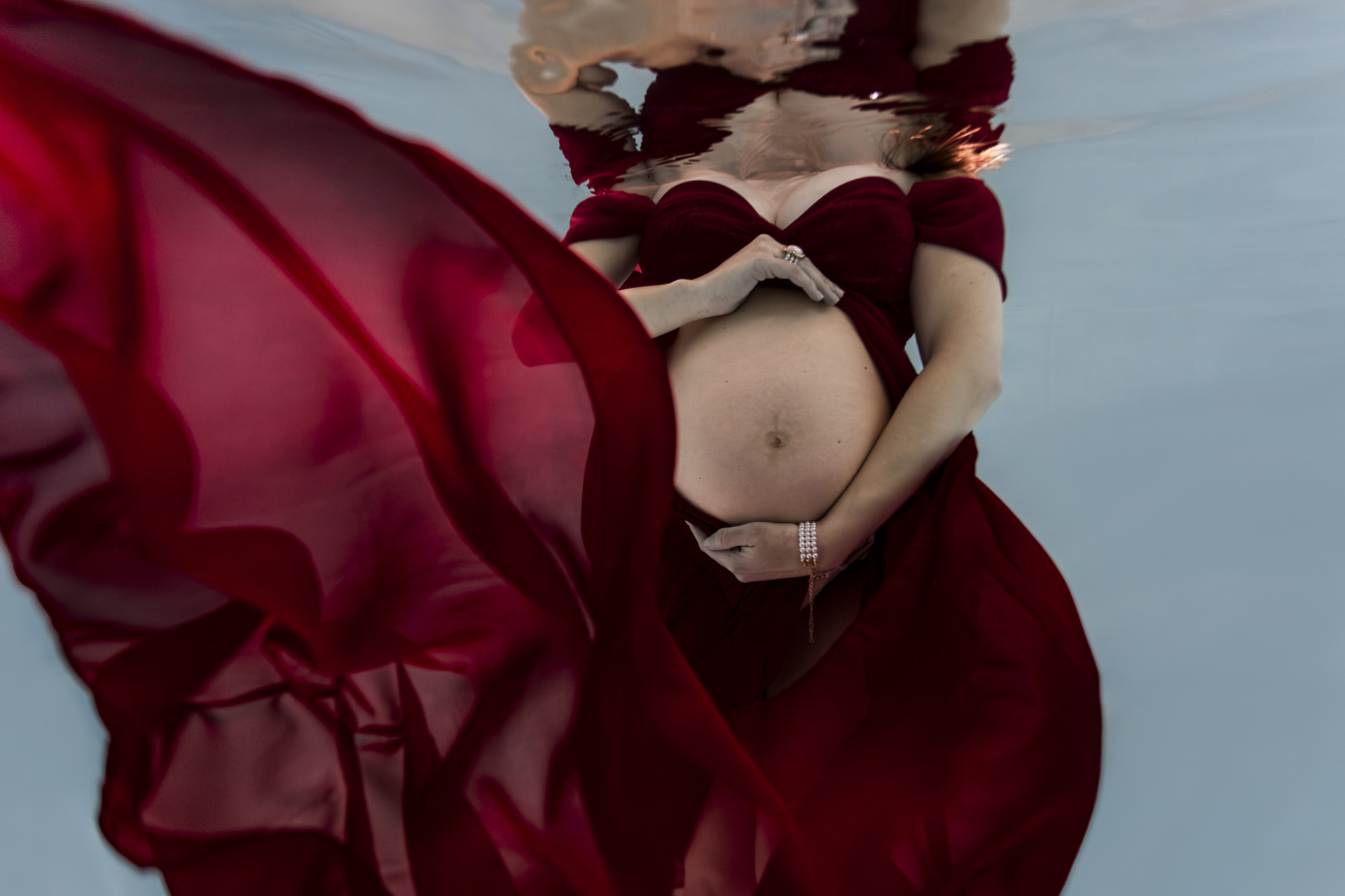 femme enceinte sous l’eau photographe Nantes